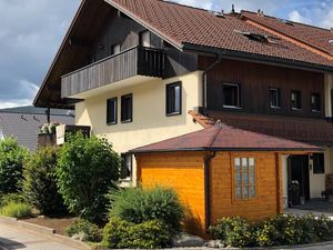 19044260-Ferienwohnung-4-Titisee-Neustadt-300x225-2