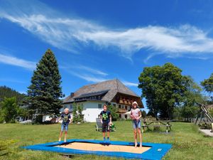 19041898-Ferienwohnung-3-Titisee-Neustadt-300x225-1