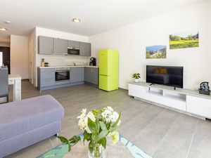 22512455-Ferienwohnung-3-Titisee-Neustadt-300x225-0