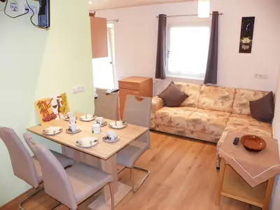 Wohn-Esszimmer (Nr.4)