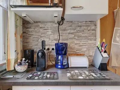 KITCHEN, INSIDE