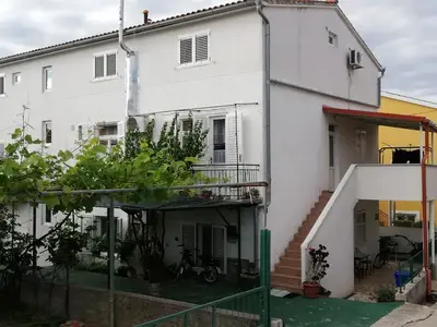 Ferienwohnung für 3 Personen in Tkon 1/10