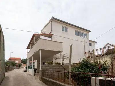 Ferienwohnung für 3 Personen in Tkon 4/10