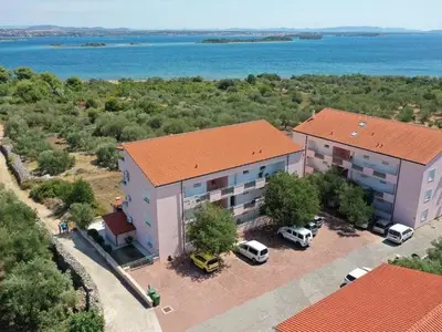 Ferienwohnung für 5 Personen in Tkon 2/10