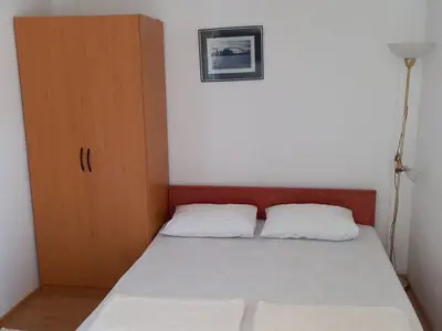 Ferienwohnung für 2 Personen in Tkon 8/10