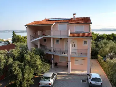 Ferienwohnung für 3 Personen in Tkon 1/10