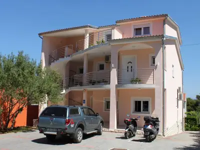 Ferienwohnung für 3 Personen in Tkon 2/10