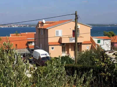 Ferienwohnung für 6 Personen in Tkon 1/10