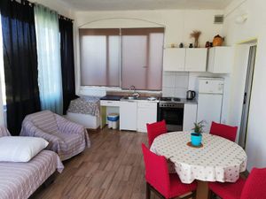 18323601-Ferienwohnung-4-Tkon-300x225-5