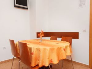 19126210-Ferienwohnung-3-Tkon-300x225-1