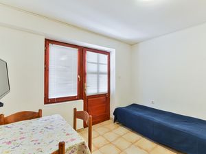 19126214-Ferienwohnung-3-Tkon-300x225-2