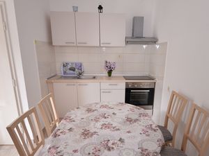 23930324-Ferienwohnung-5-Tkon-300x225-2