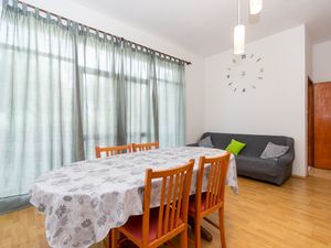 23932434-Ferienwohnung-5-Tkon-300x225-2