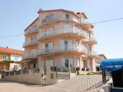 Ferienwohnung für 11 Personen in Tkon 4/10