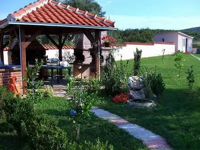 Ferienwohnung für 11 Personen in Tkon 8/10