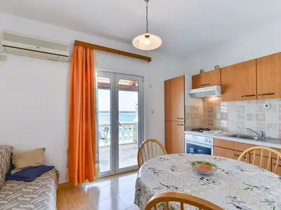 Ferienwohnung für 3 Personen in Tkon 8/10