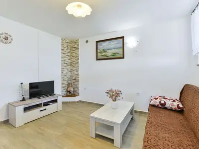 Ferienwohnung für 5 Personen in Tkon 9/10