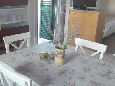 Ferienwohnung für 4 Personen in Tkon 8/10