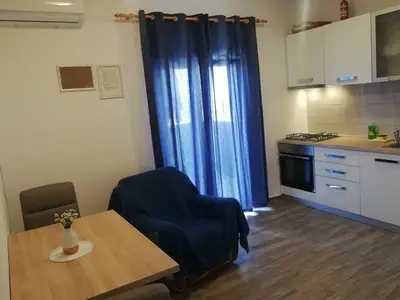 Ferienwohnung für 2 Personen in Tkon 10/10