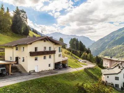 Außenseite Ferienhaus [Sommer]