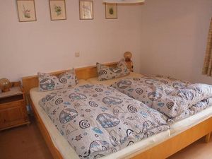 Schlafzimmer mit Doppelbett