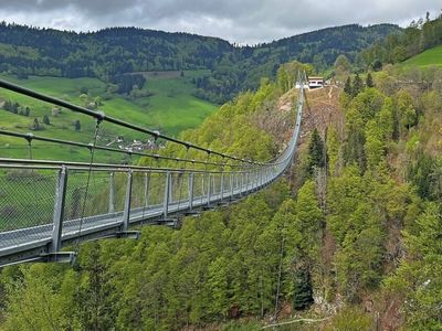 Hängebrücke vom Haus aus zu erreichen