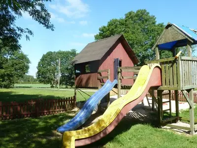 Kinderspielhaus, Kinderspielturm, 2 Rutschen