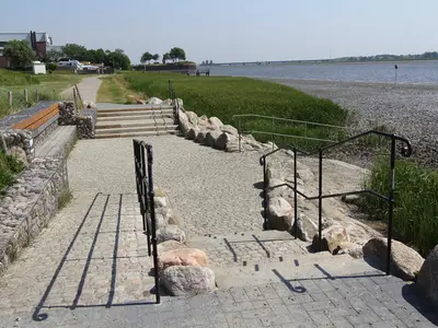 Die Badetreppe am Strand