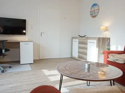 Wohnzimmer mit Arbeitsplatz