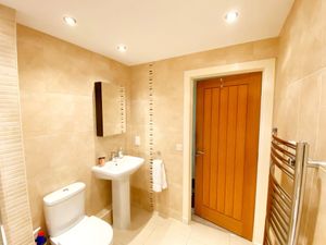 23983340-Ferienwohnung-4-Torquay-300x225-1