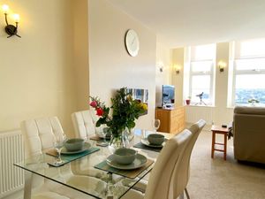 23983340-Ferienwohnung-4-Torquay-300x225-4