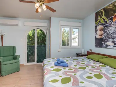 bedroom bedroom