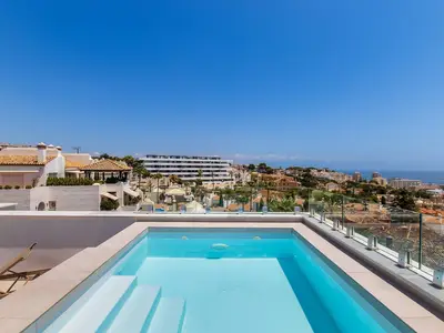 PoolOfHouse