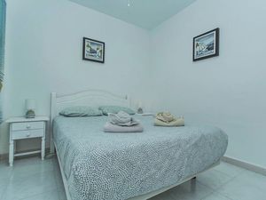 23918864-Ferienwohnung-4-Torrevieja-300x225-1