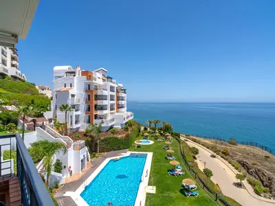 PoolOfHouse