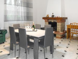 23766201-Ferienwohnung-6-Tortoreto-300x225-1