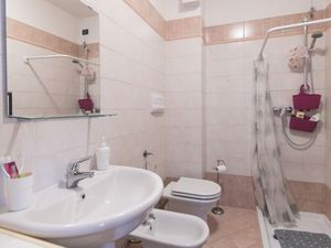 23114089-Ferienwohnung-4-Toscolano Maderno-300x225-5