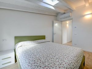 23327160-Ferienwohnung-4-Toscolano Maderno-300x225-5