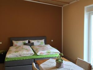 23939145-Ferienwohnung-2-Traben-Trarbach-300x225-1