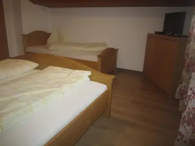 Schlafzimmer 3-Betten Studio Apartment