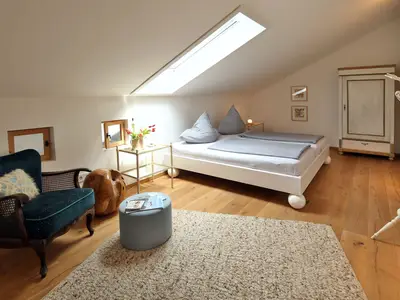 großzuegiges Schlafzimmer