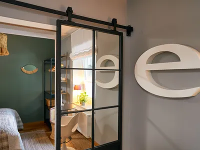 Wohnbereich Blick auf Schlafzimmer