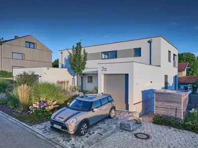 Die Ferienwohnung befindet sich  in einem modernen Einfamilienhaus