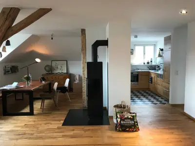 offene Küche und Essbereich