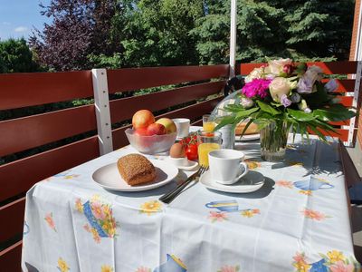 Frühstück auf dem Balkon