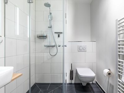 Badezimmer "1" mit ebenerdiger Dusche