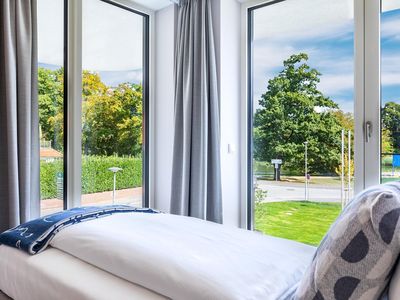 Schlafzimmer "2" mit Ausblick zum Godewindpark