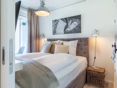Schlafzimmer mit Boxspringbett