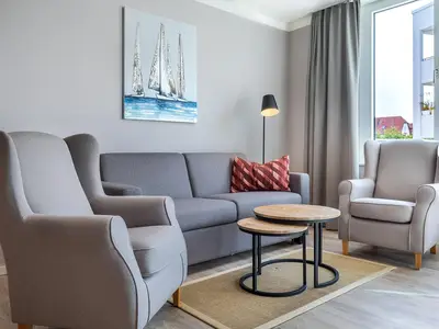 Wohn-Essbereich mit Sitzgelegenheit und Couchtisch