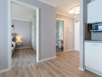 Wohn-Essbereich mit Zugang zum Schlaf-und Badezimmer